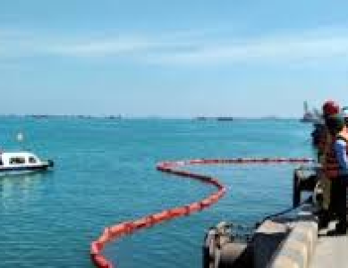 Xử Lí Sự Cố Tràn Dầu Ở Quảng Ninh